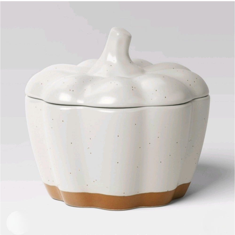 Threshold 840ml Pumpkin Stoneware Serving Bowlwith Lid cream